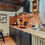 Bilocale Moderno Nel Centro Storico By Host Hero