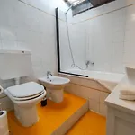 Bilocale Moderno Nel Centro Storico By Host Hero *