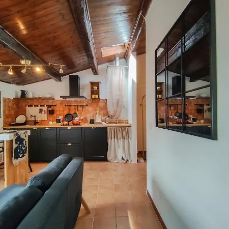 Bilocale Moderno Nel Centro Storico By Host Hero Apartment