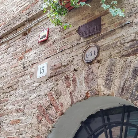 Bilocale Moderno Nel Centro Storico By Host Hero *