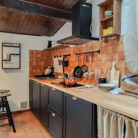 Bilocale Moderno Nel Centro Storico By Host Hero