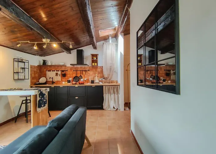 Bilocale Moderno Nel Centro Storico By Host Hero Apartment