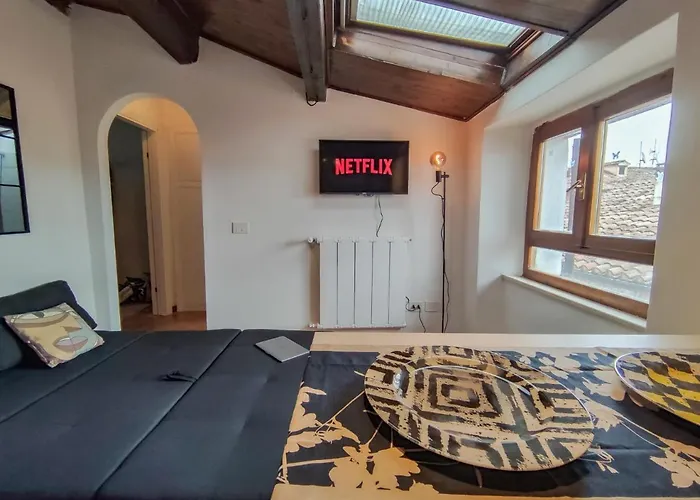 Bilocale Moderno Nel Centro Storico By Host Hero