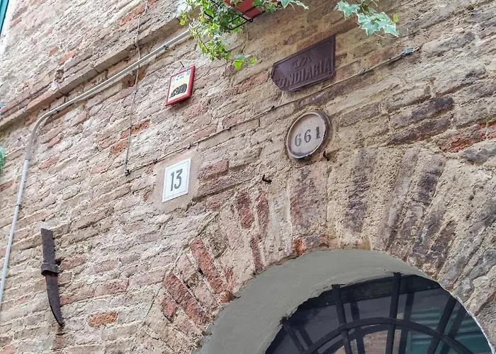 Bilocale Moderno Nel Centro Storico By Host Hero *