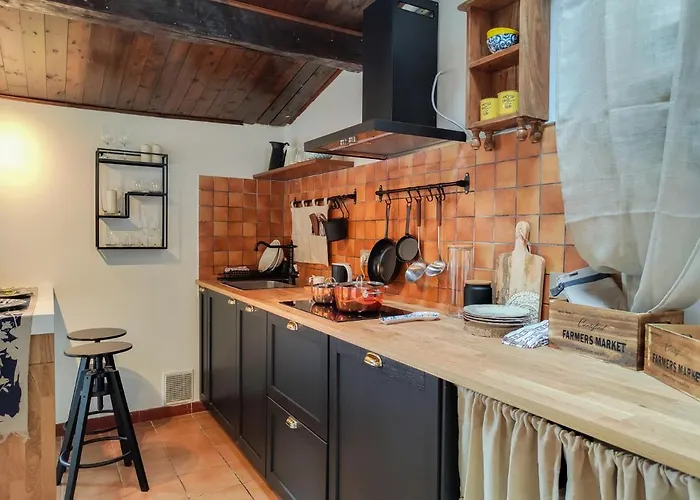 Bilocale Moderno Nel Centro Storico By Host Hero