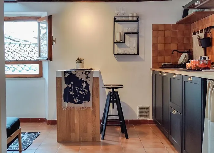 Bilocale Moderno Nel Centro Storico By Host Hero