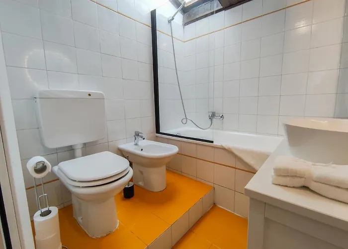 Bilocale Moderno Nel Centro Storico By Host Hero *